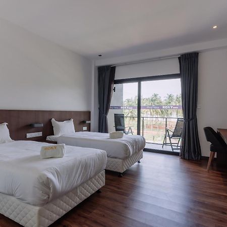 Roxy Sematan Canopy&Villa Bagian luar foto