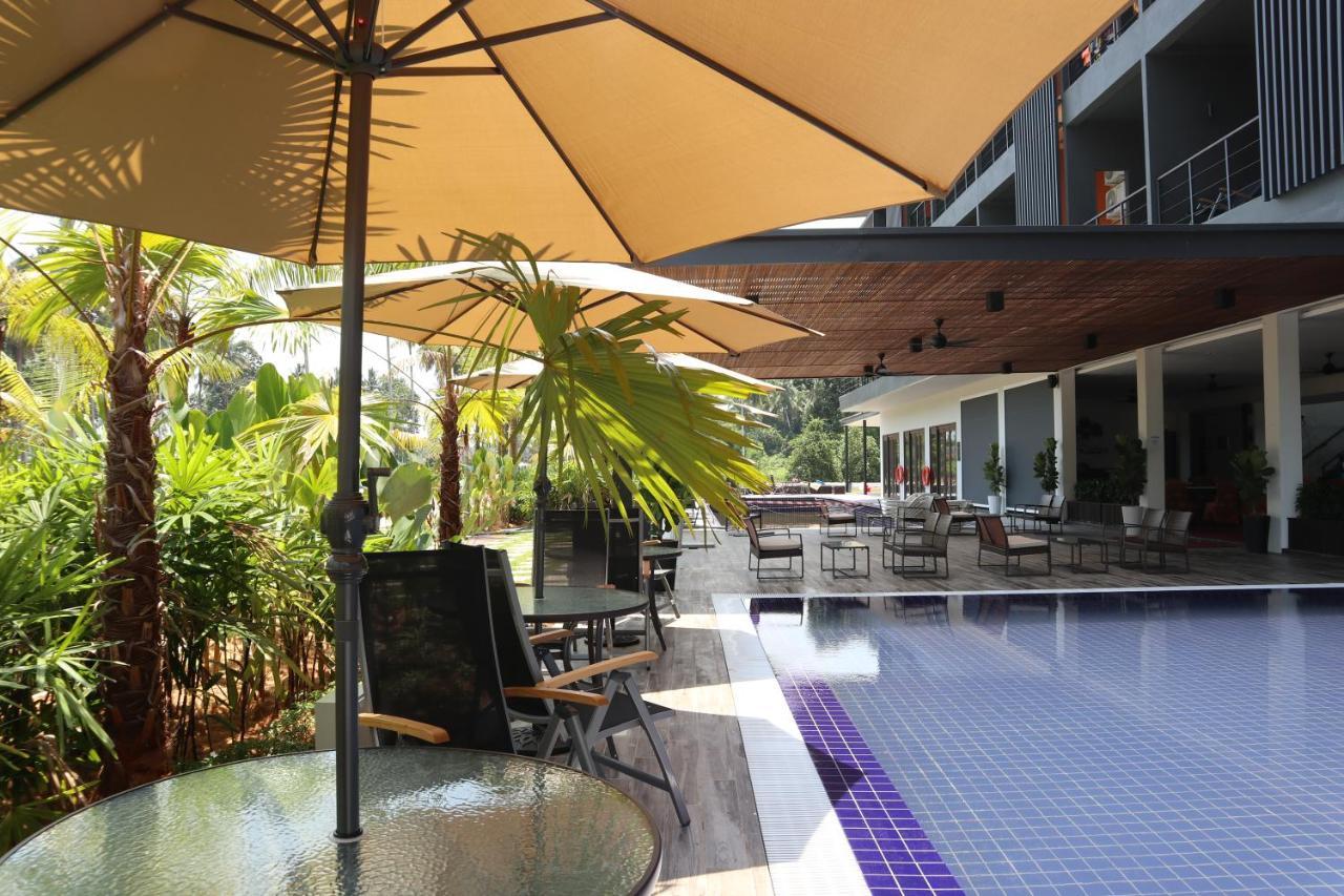 Roxy Sematan Canopy&Villa Bagian luar foto