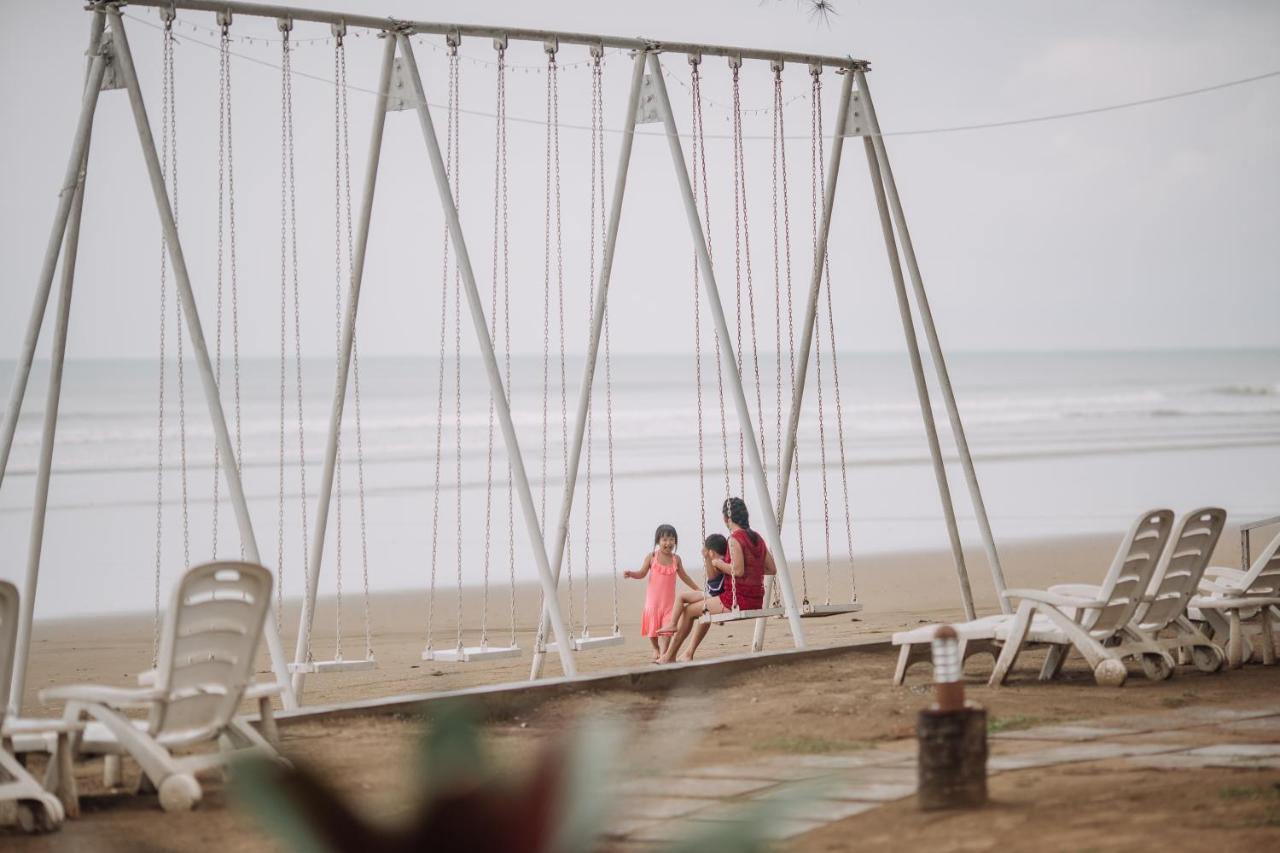 Roxy Sematan Canopy&Villa Bagian luar foto