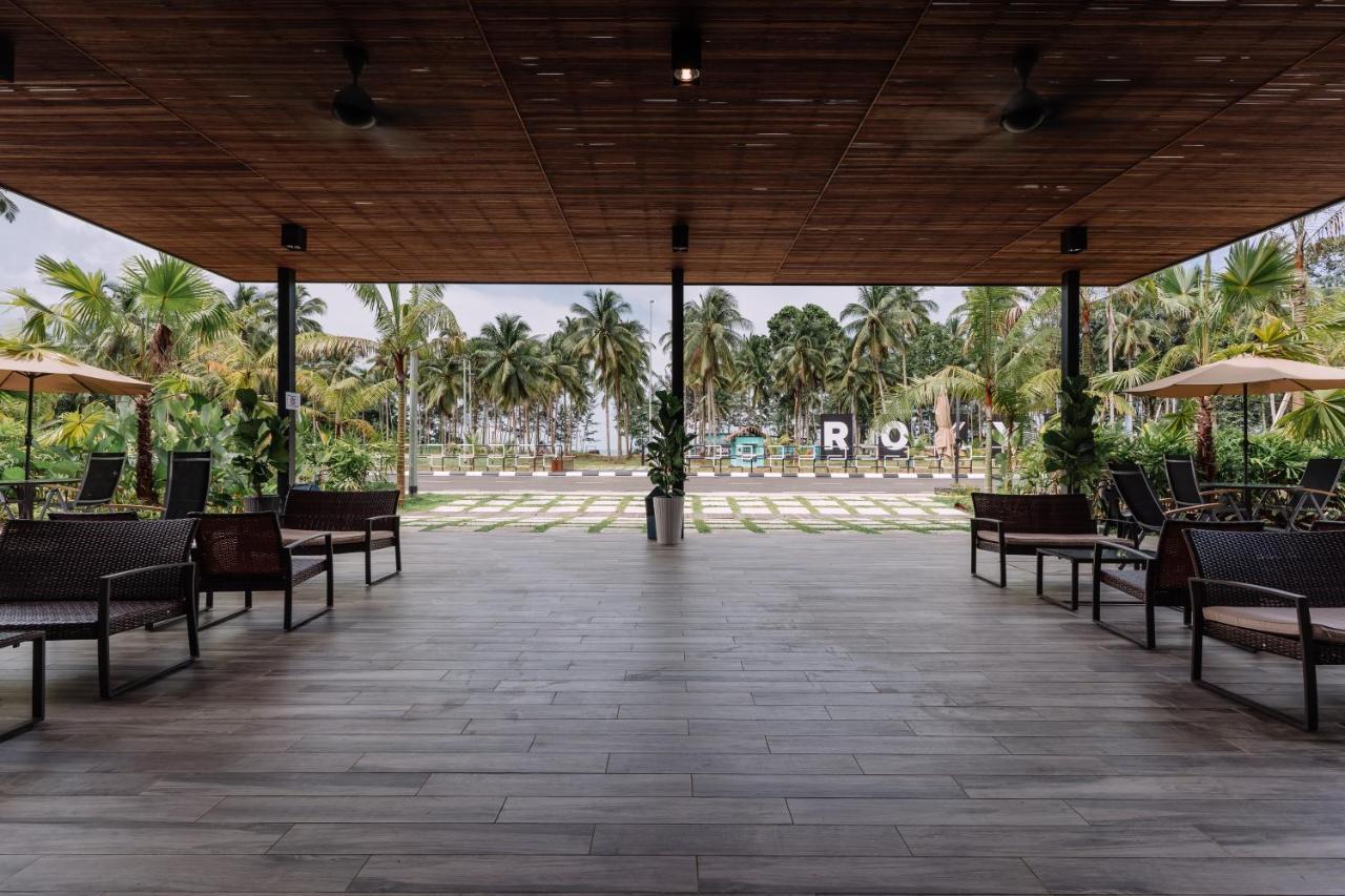 Roxy Sematan Canopy&Villa Bagian luar foto