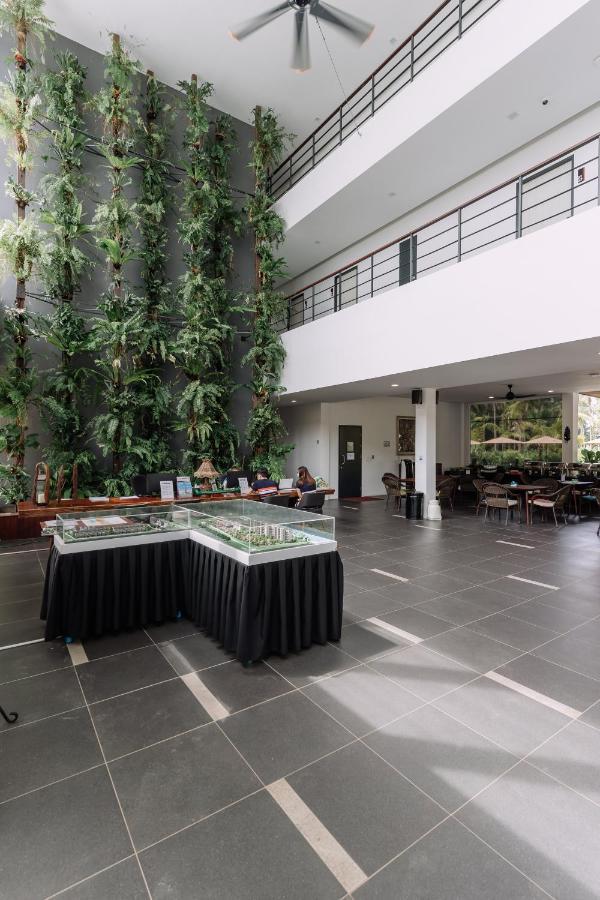 Roxy Sematan Canopy&Villa Bagian luar foto
