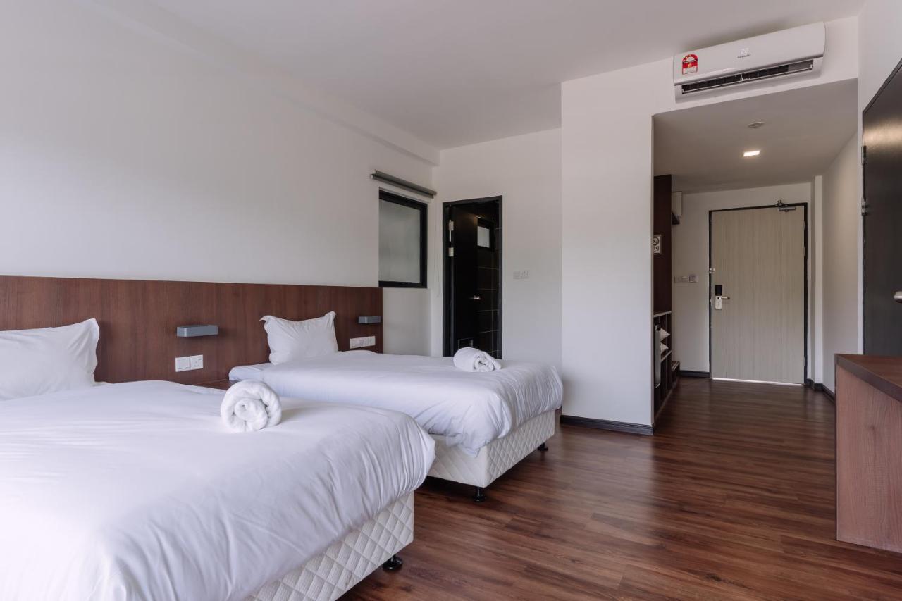 Roxy Sematan Canopy&Villa Bagian luar foto