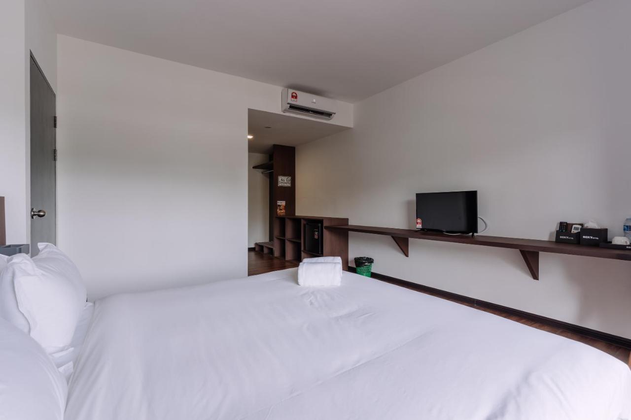 Roxy Sematan Canopy&Villa Bagian luar foto