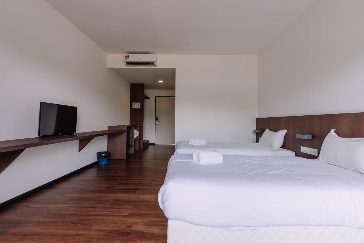 Roxy Sematan Canopy&Villa Bagian luar foto