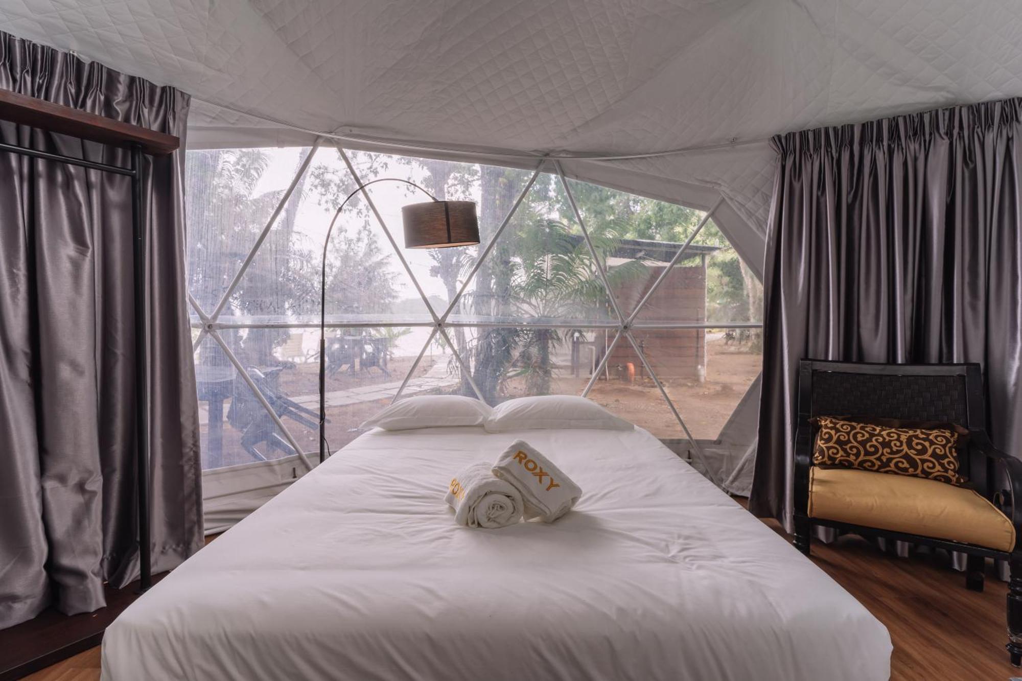 Roxy Sematan Canopy&Villa Bagian luar foto