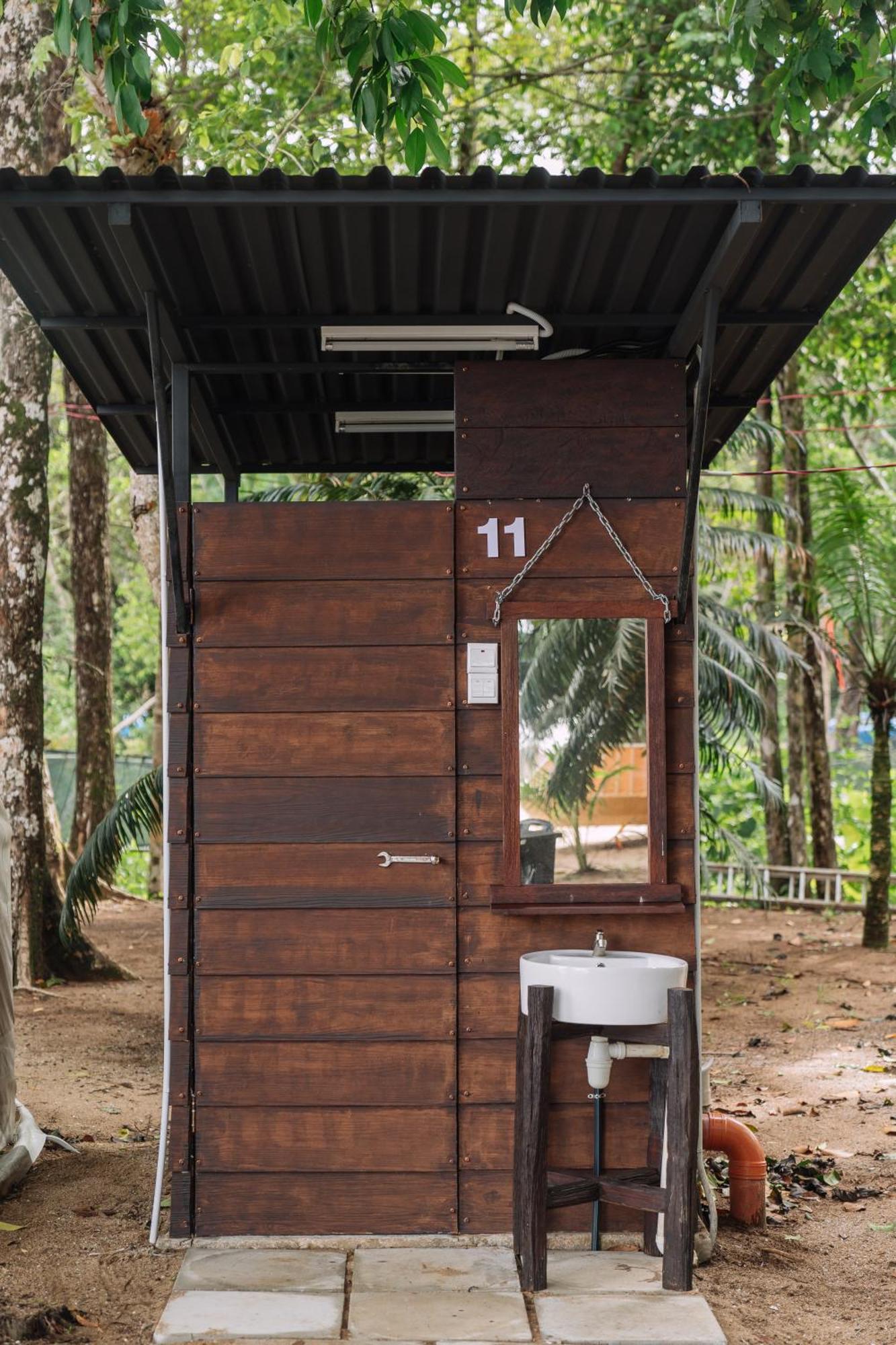 Roxy Sematan Canopy&Villa Bagian luar foto